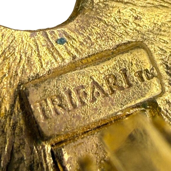 Trifari Womens Gold Tone Metal Clip-On Earrings Swirl Ribbed Vintage Retro Style - Picture 3 of 5